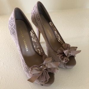 Chinese laundry lace bow peep heel size 7 nude